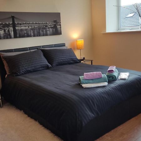 Modern 1-Bed Flat In Wigan Daire Dış mekan fotoğraf