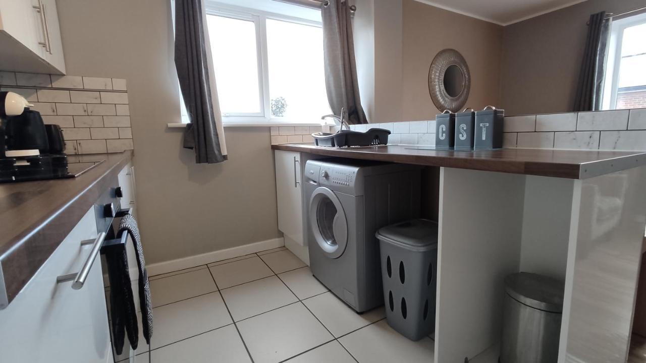 Modern 1-Bed Flat In Wigan Daire Dış mekan fotoğraf