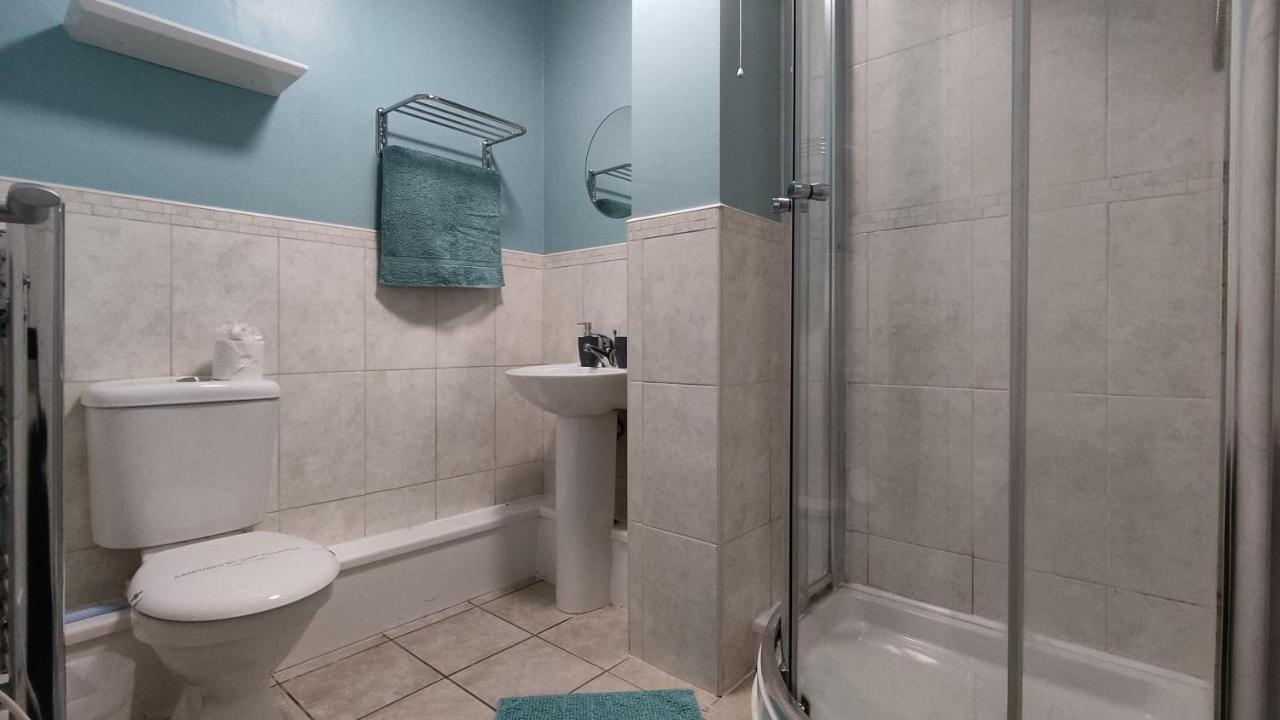 Modern 1-Bed Flat In Wigan Daire Dış mekan fotoğraf